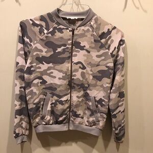 4/$25 About A Girl Lightweight Camo Jacket Small